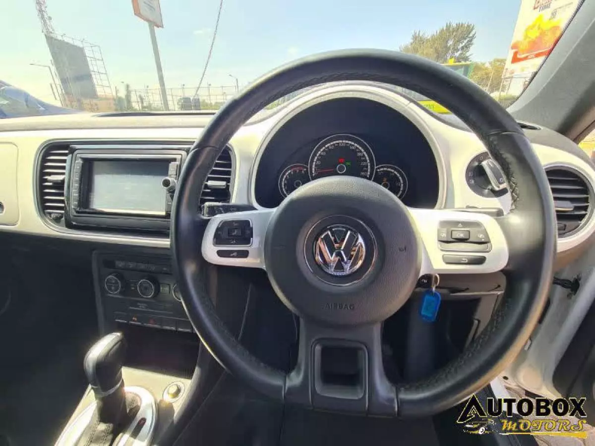 Volkswagen Beetle - 2015