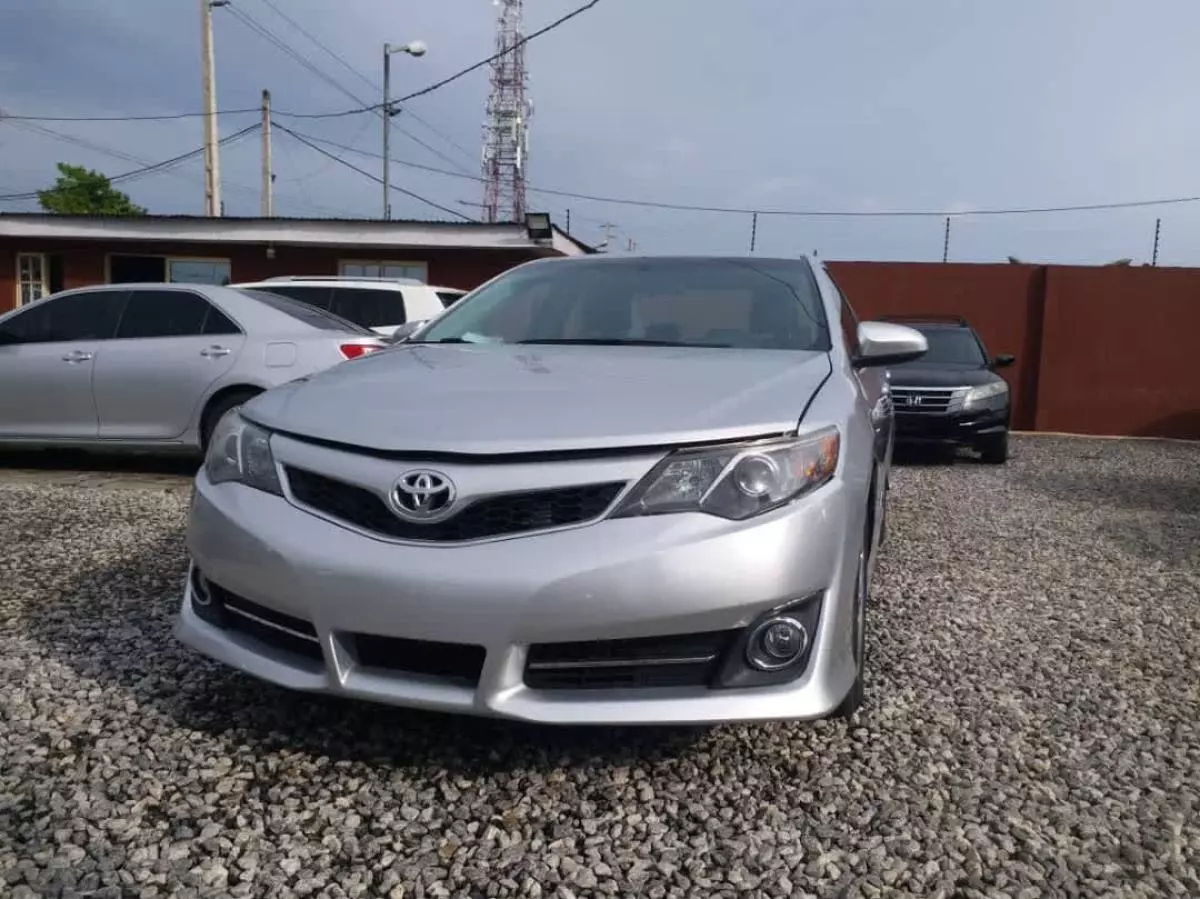 Toyota Camry   - 2014