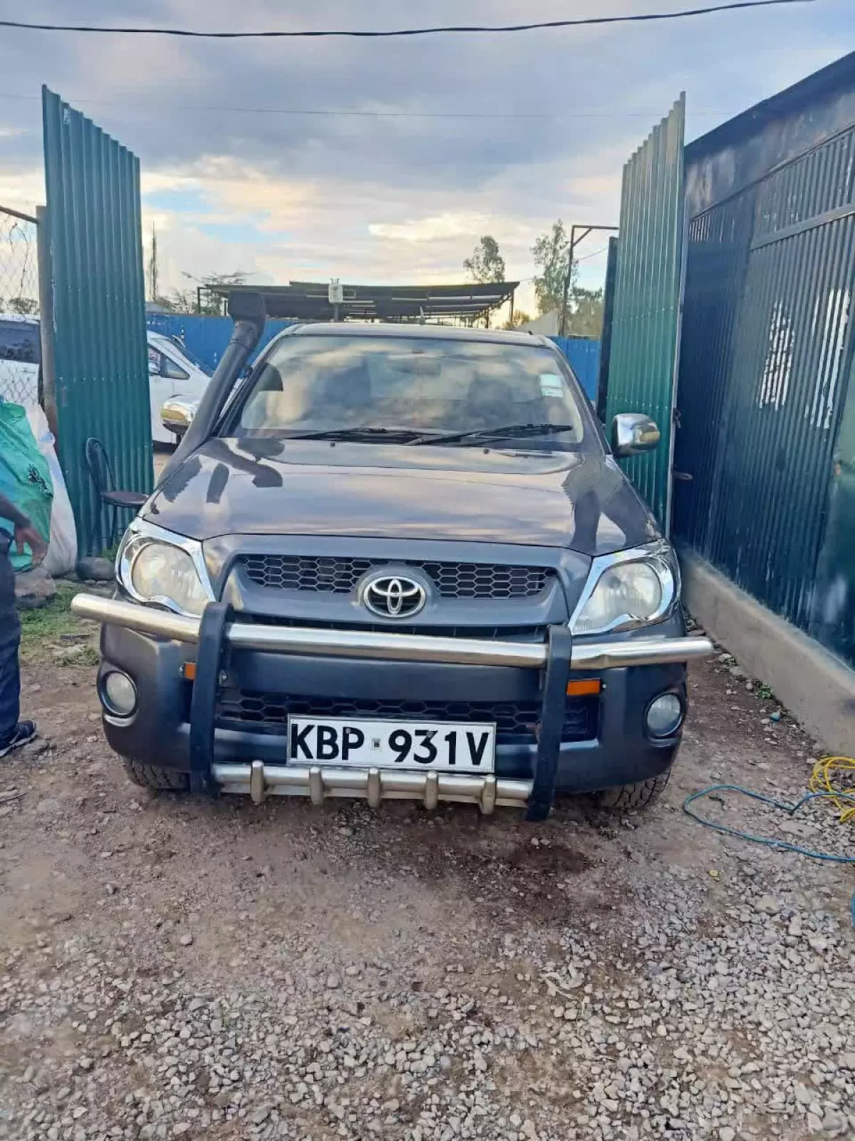 Toyota Hilux   - 2011