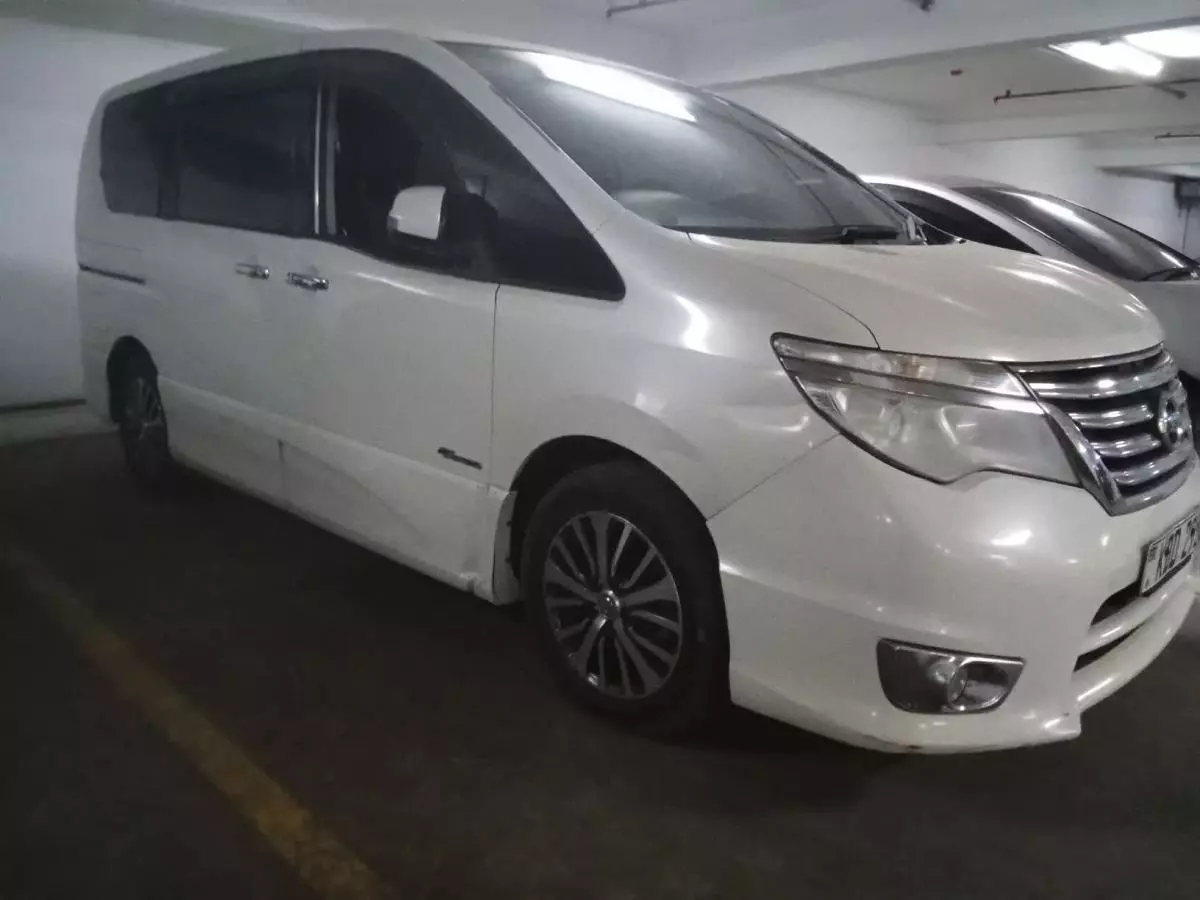 Nissan Serena   - 2014