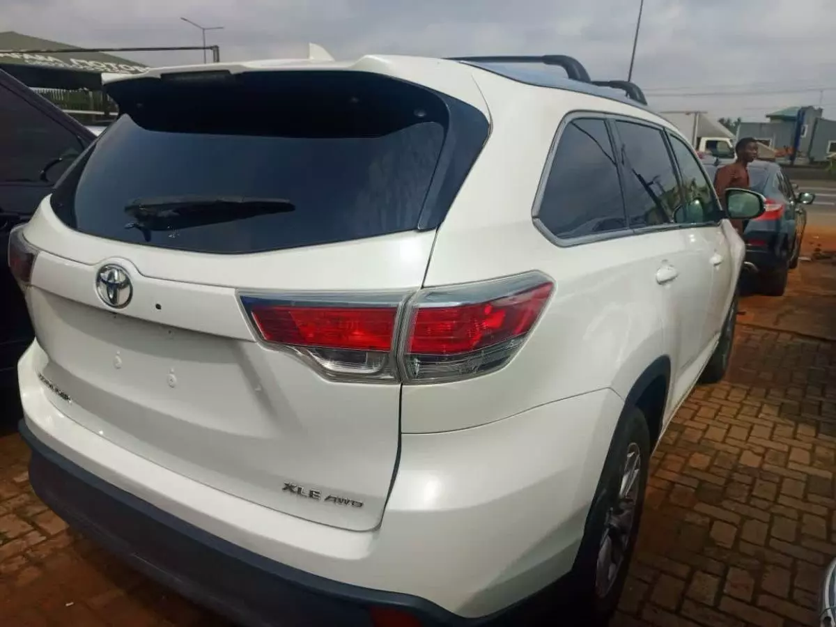 Toyota Highlander   - 2015