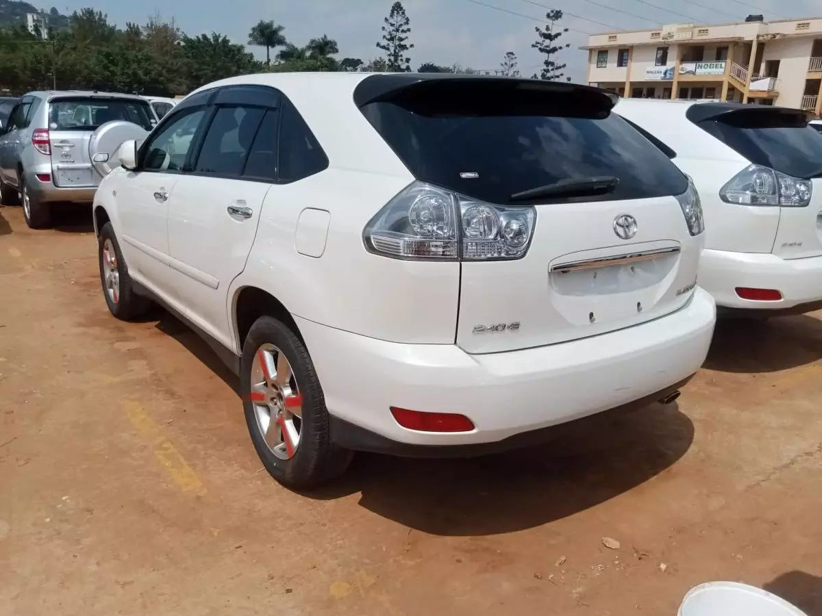 Toyota Harrier   - 2011