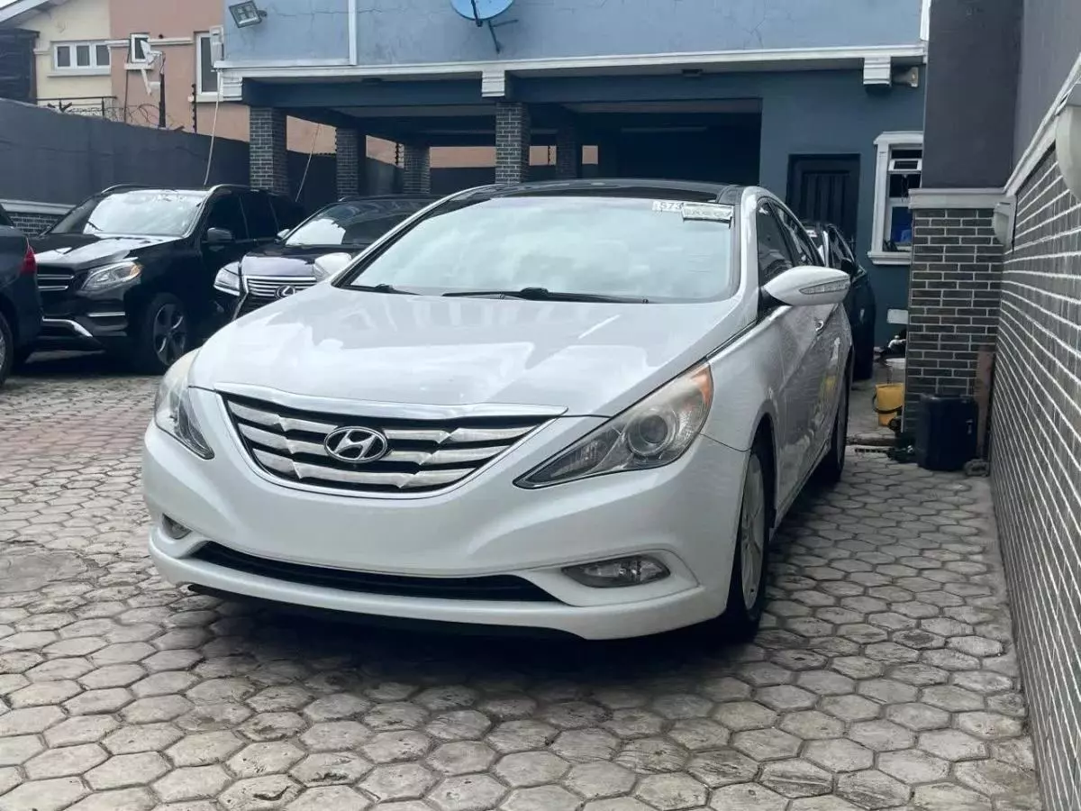 Hyundai Sonata   - 2013