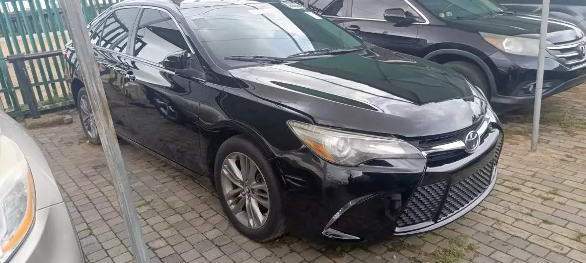 Toyota Camry   - 2016