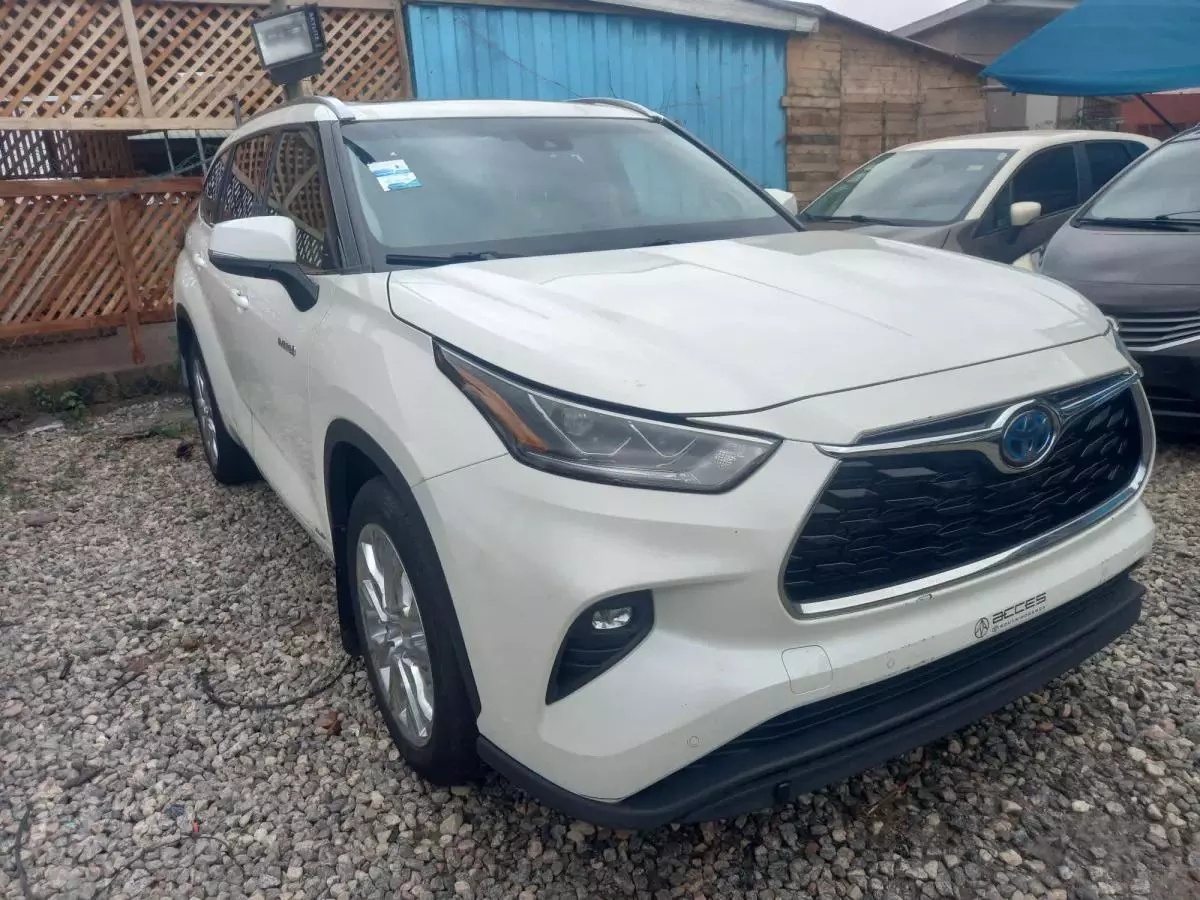 Toyota Highlander   - 2021