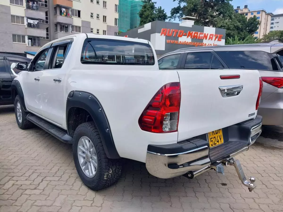 Toyota Hilux   - 2018