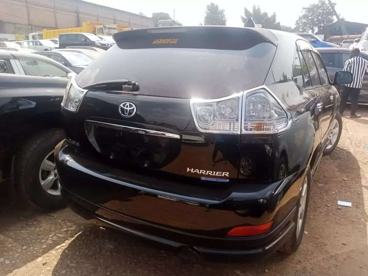 Toyota Harrier   - 2016