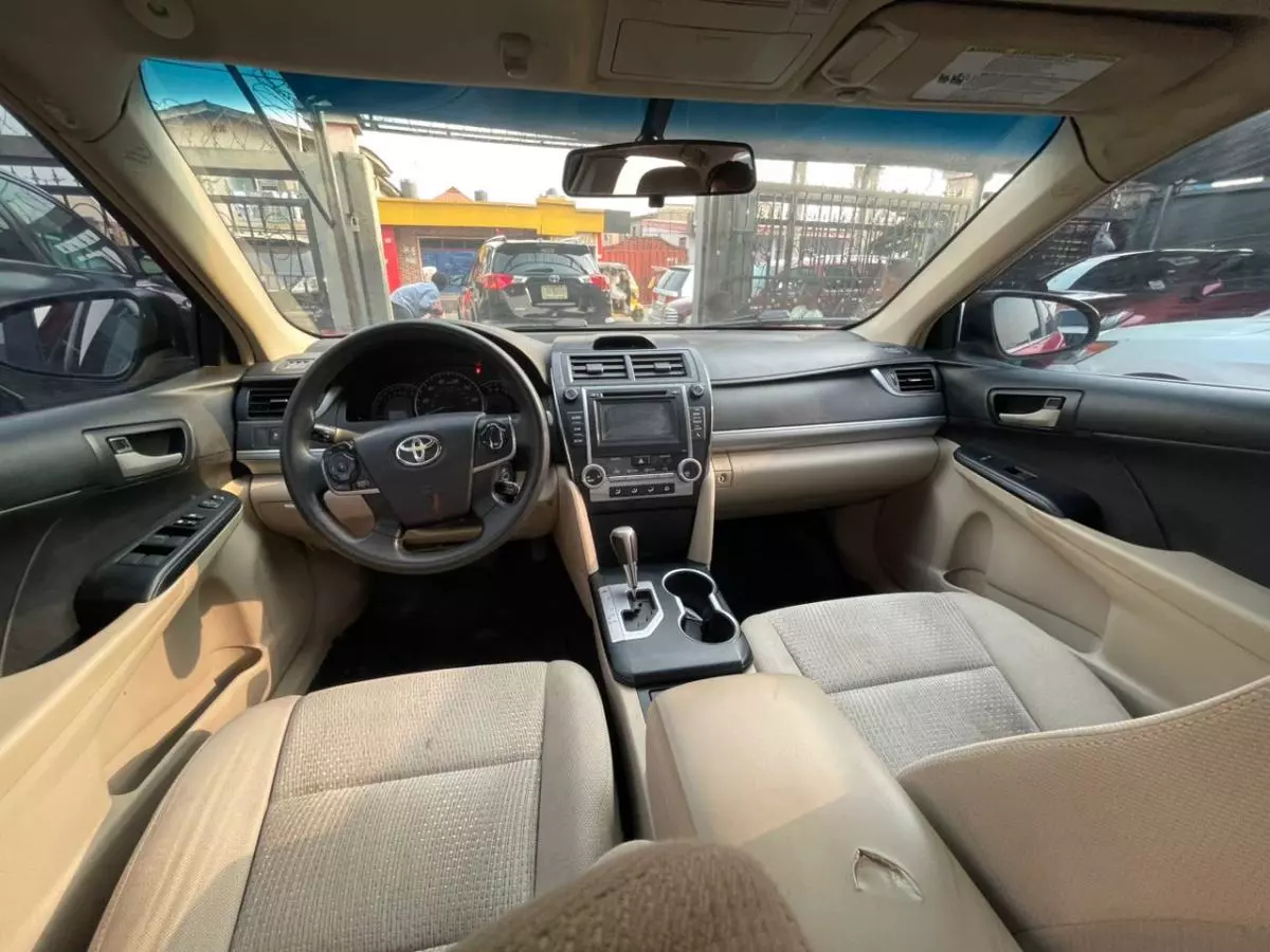 Toyota Camry   - 2014