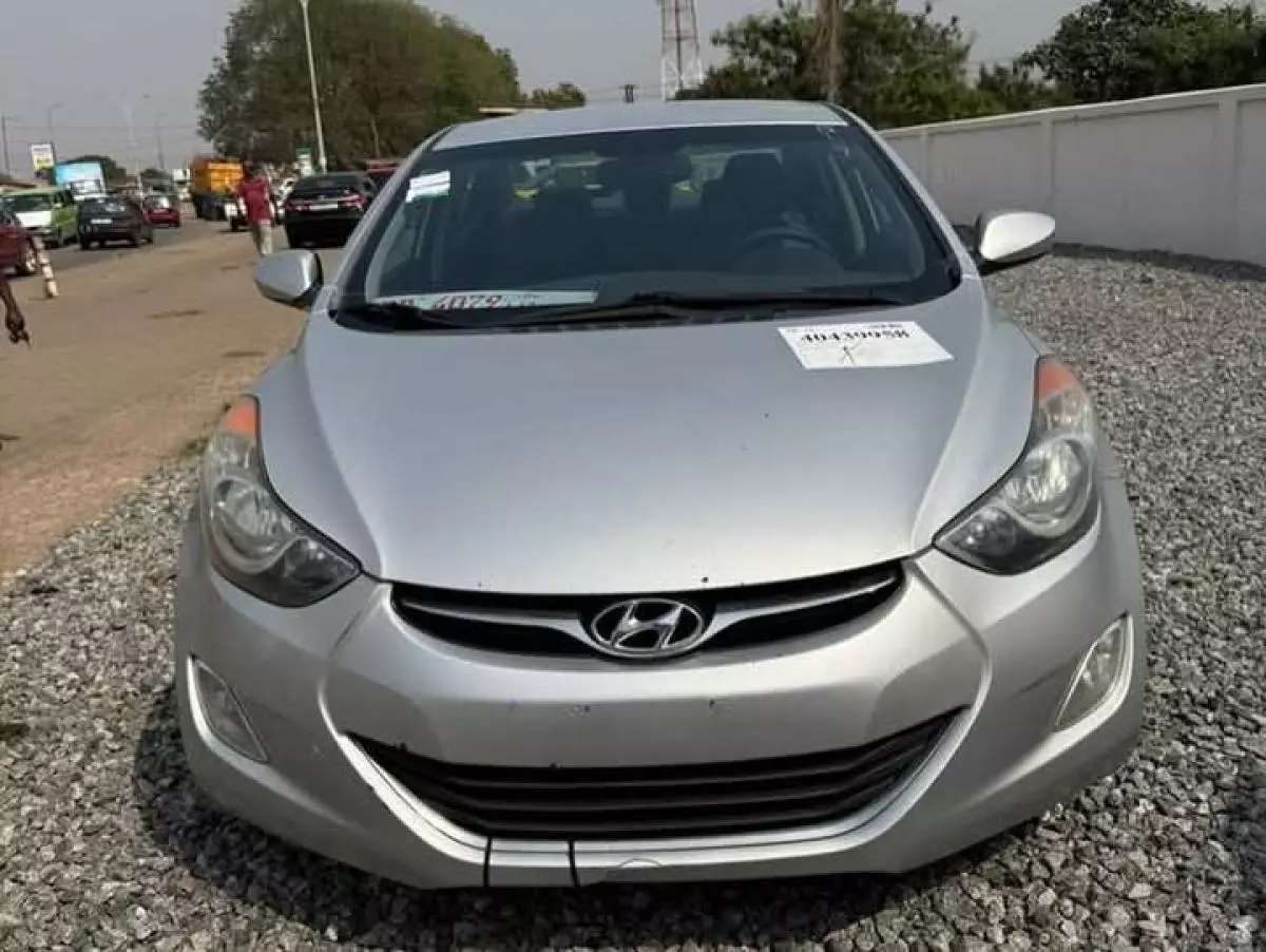 Hyundai Elantra   - 2013