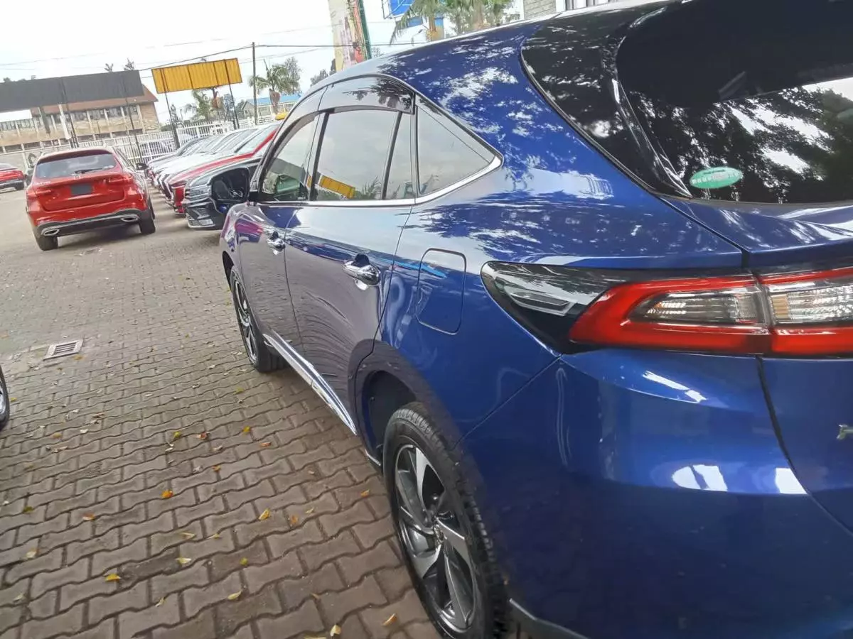 Toyota Harrier   - 2017