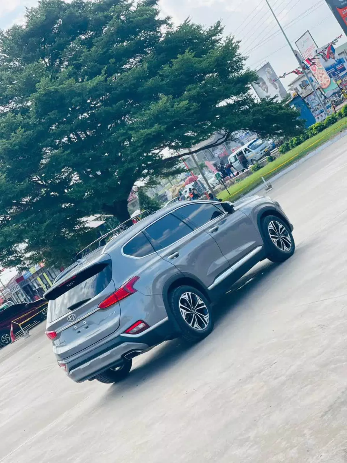 Hyundai Santa Fe   - 2019