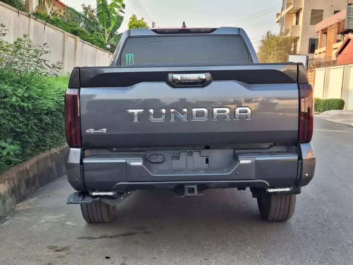 Toyota Tundra   - 2022