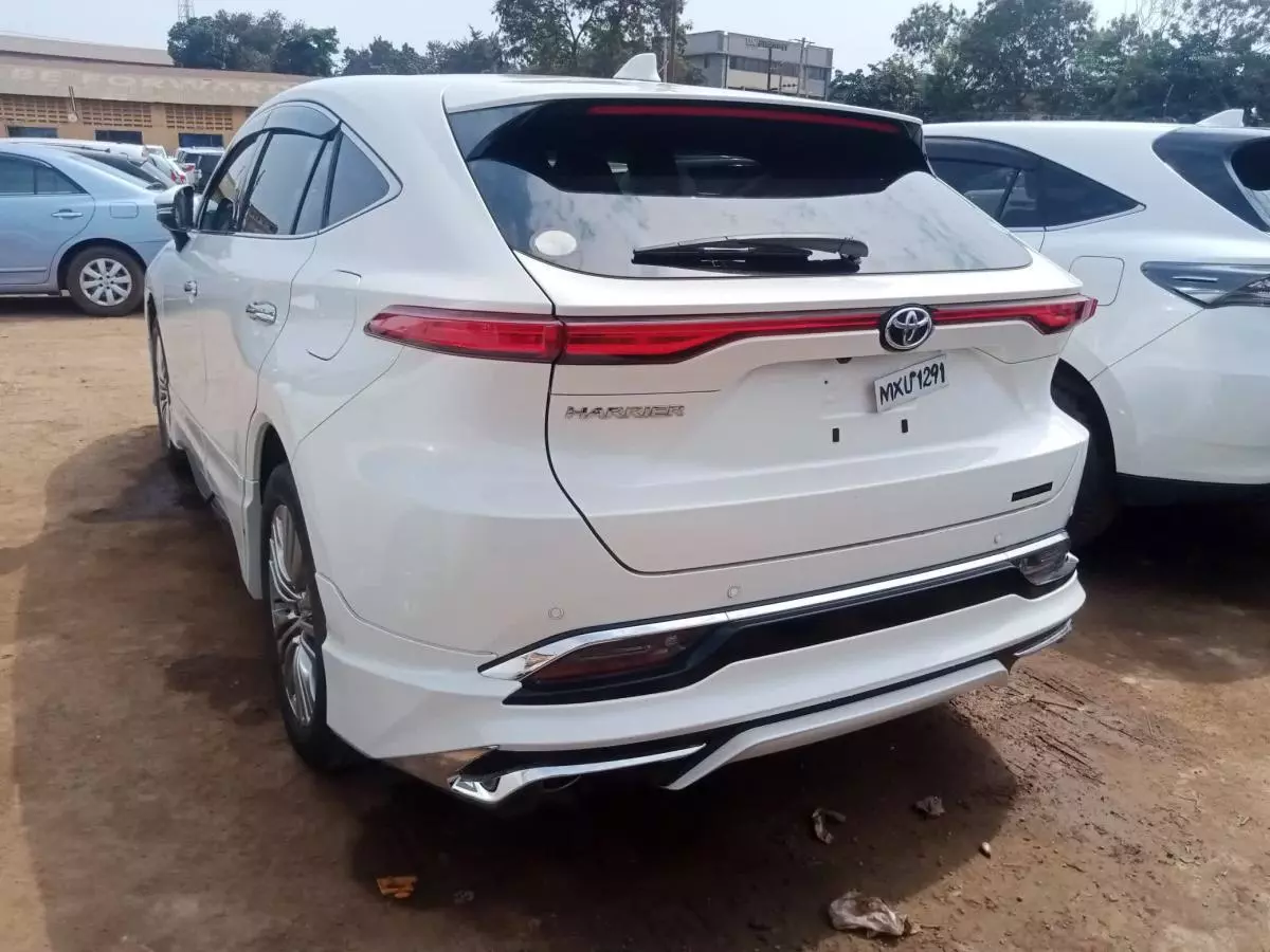 Toyota Harrier   - 2020