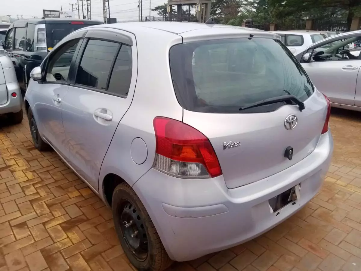 Toyota Vitz   - 2009