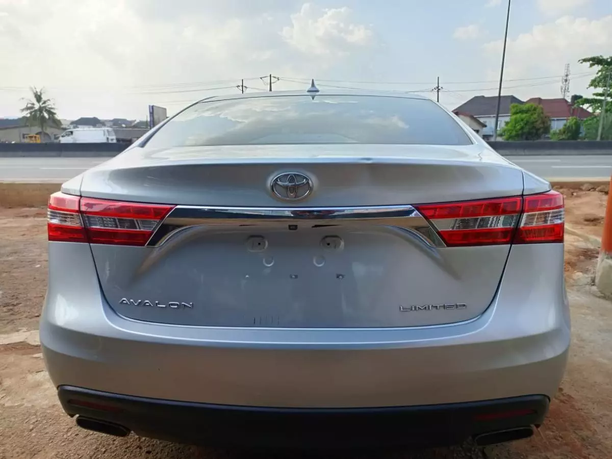 Toyota Avalon   - 2013