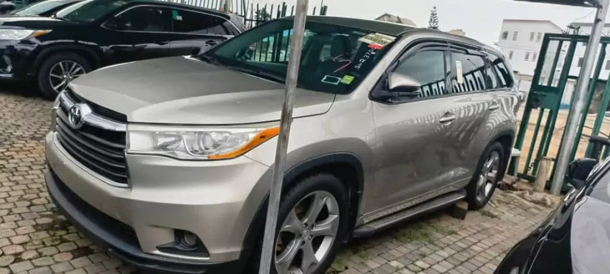 Toyota Highlander   - 2014