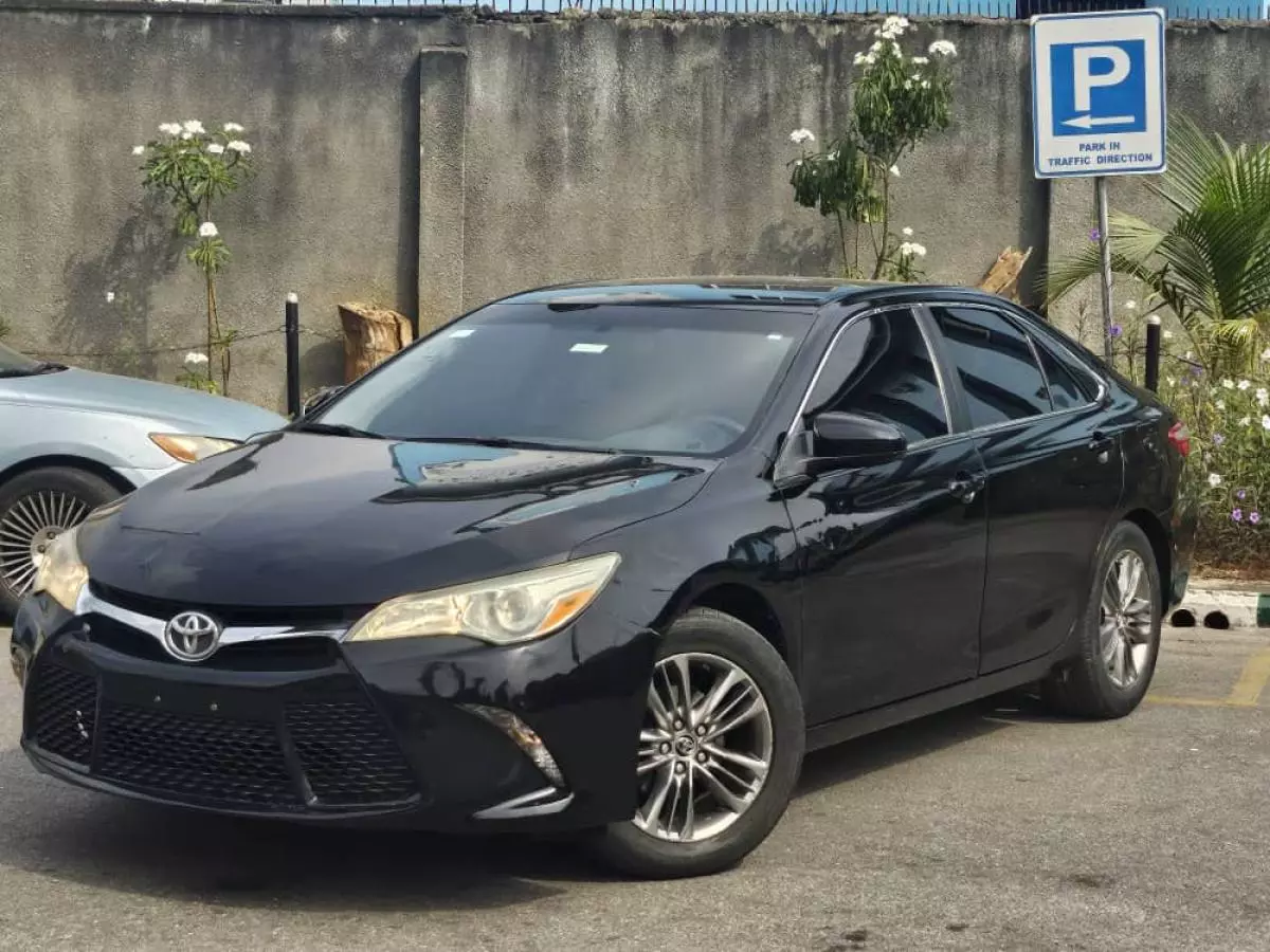 Toyota Camry   - 2016