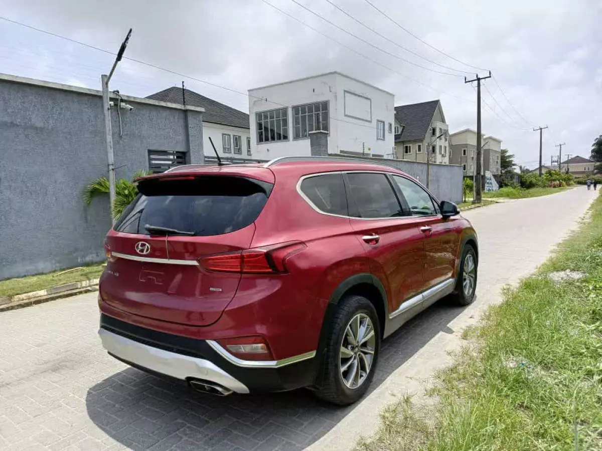 Hyundai Santa Fe   - 2019