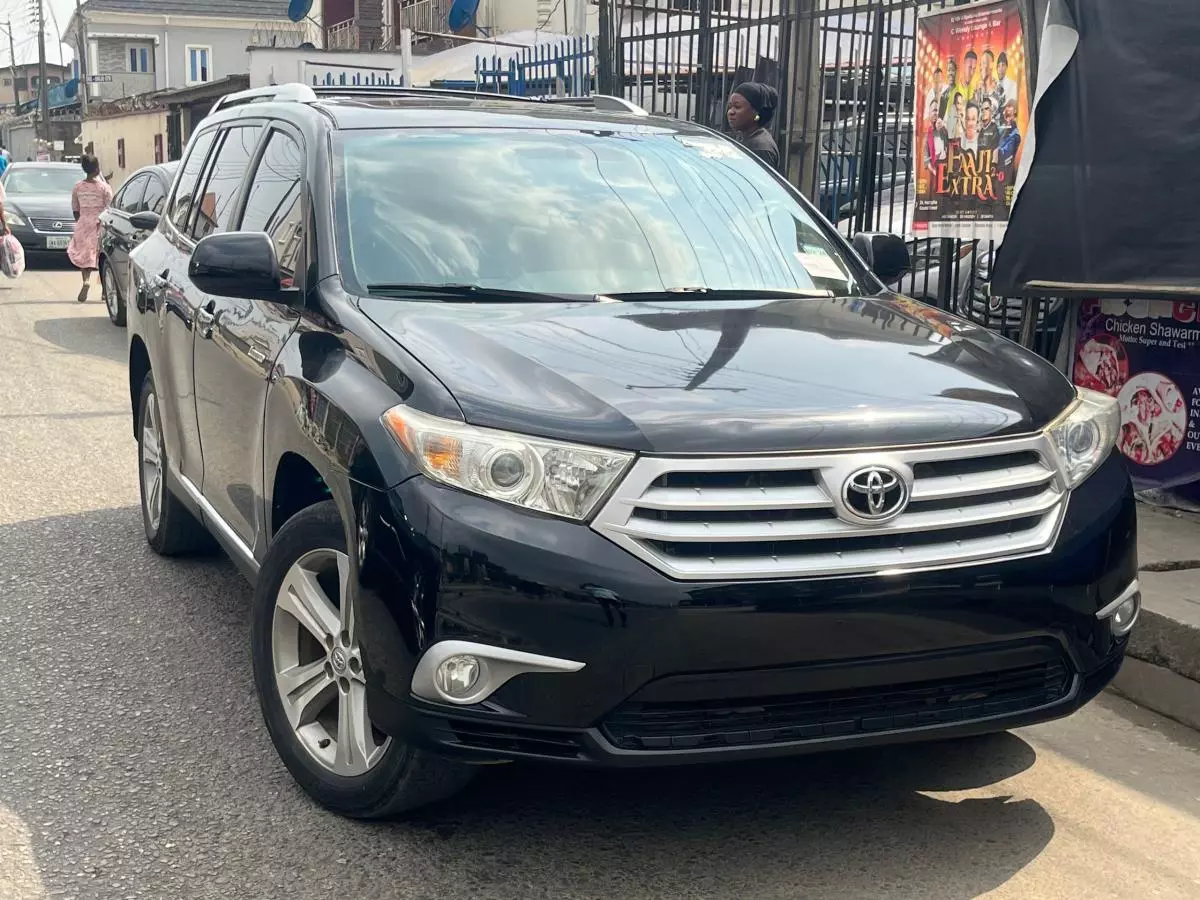 Toyota Highlander   - 2012