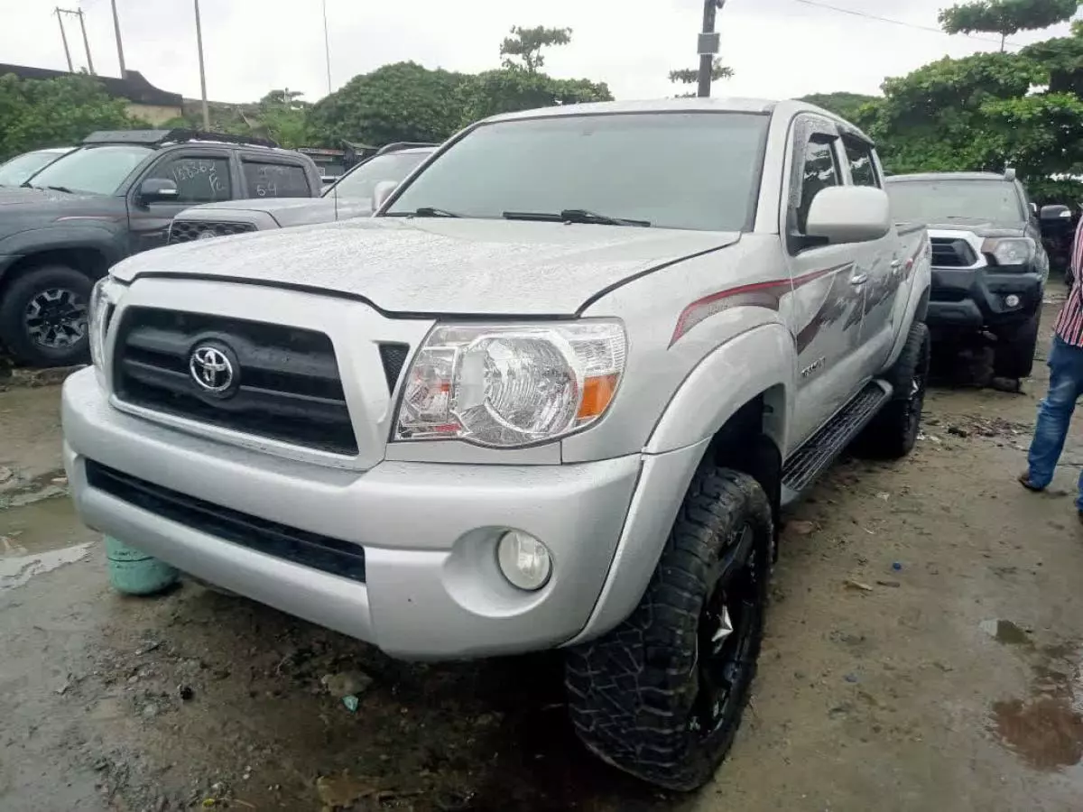 Toyota Tacoma   - 2005