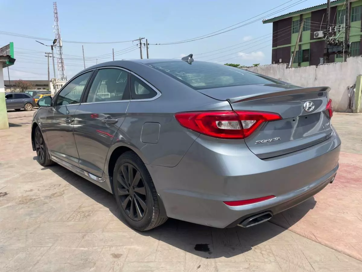 Hyundai Sonata   - 2015