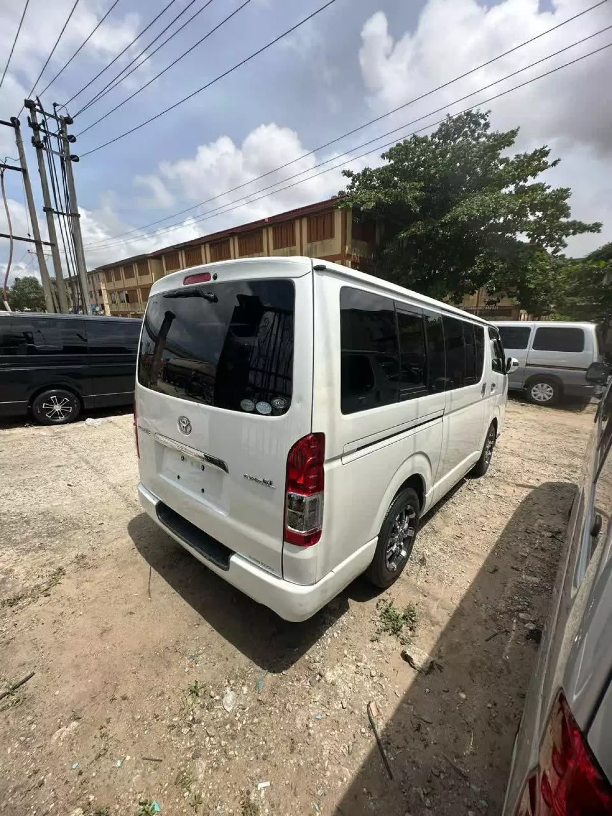 Toyota Hiace   - 2012