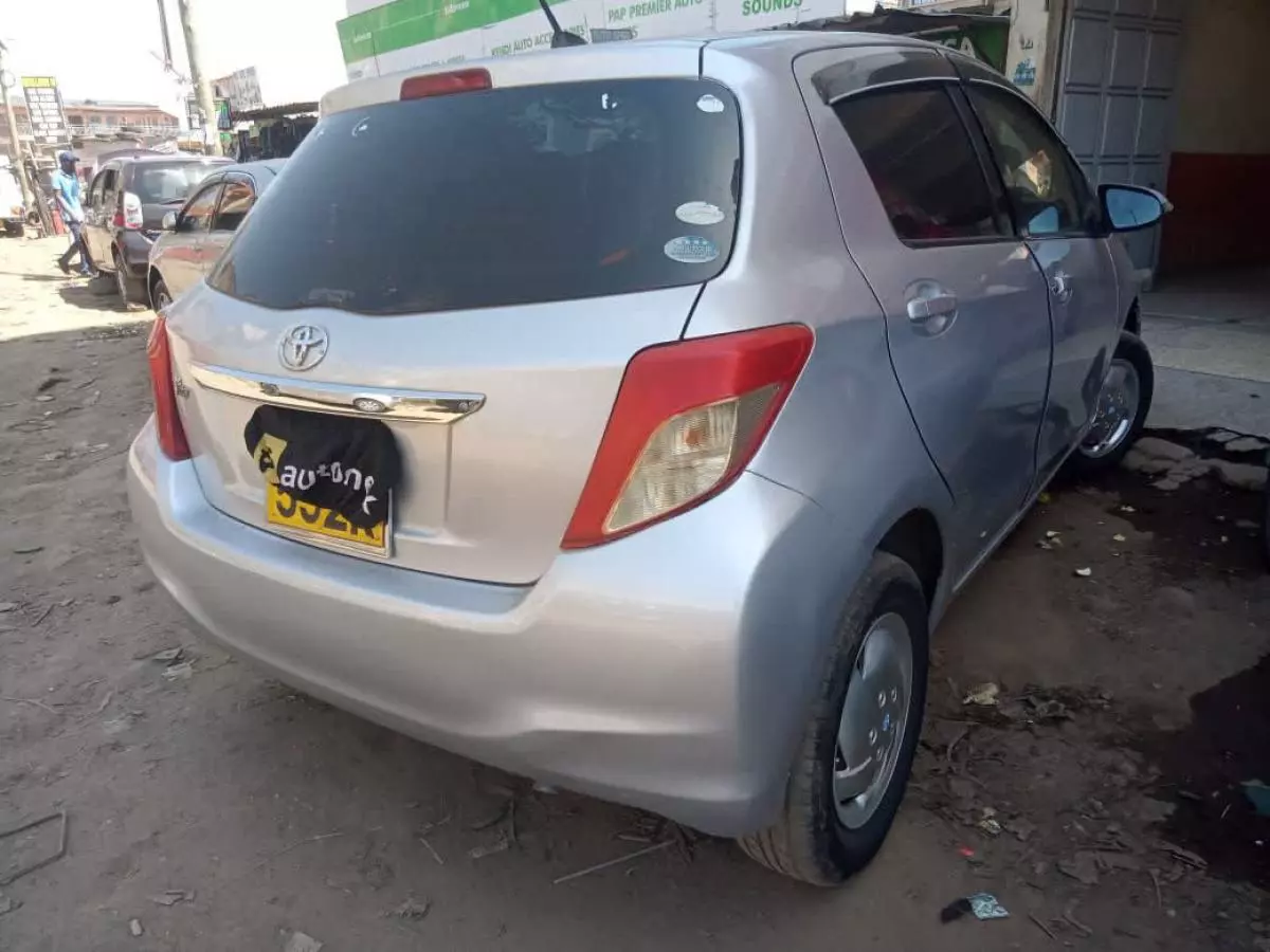 Toyota Vitz   - 2011