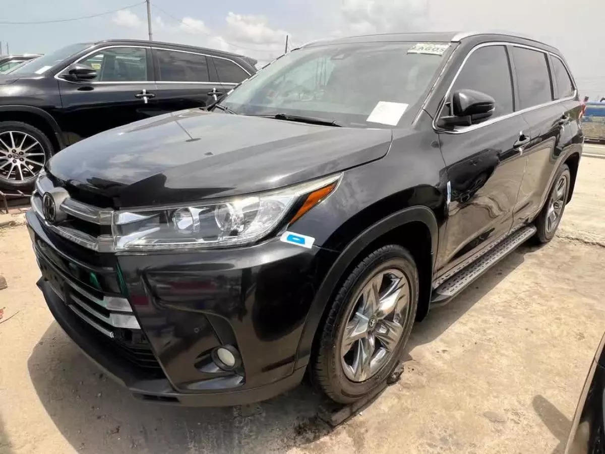 Toyota Highlander   - 2017