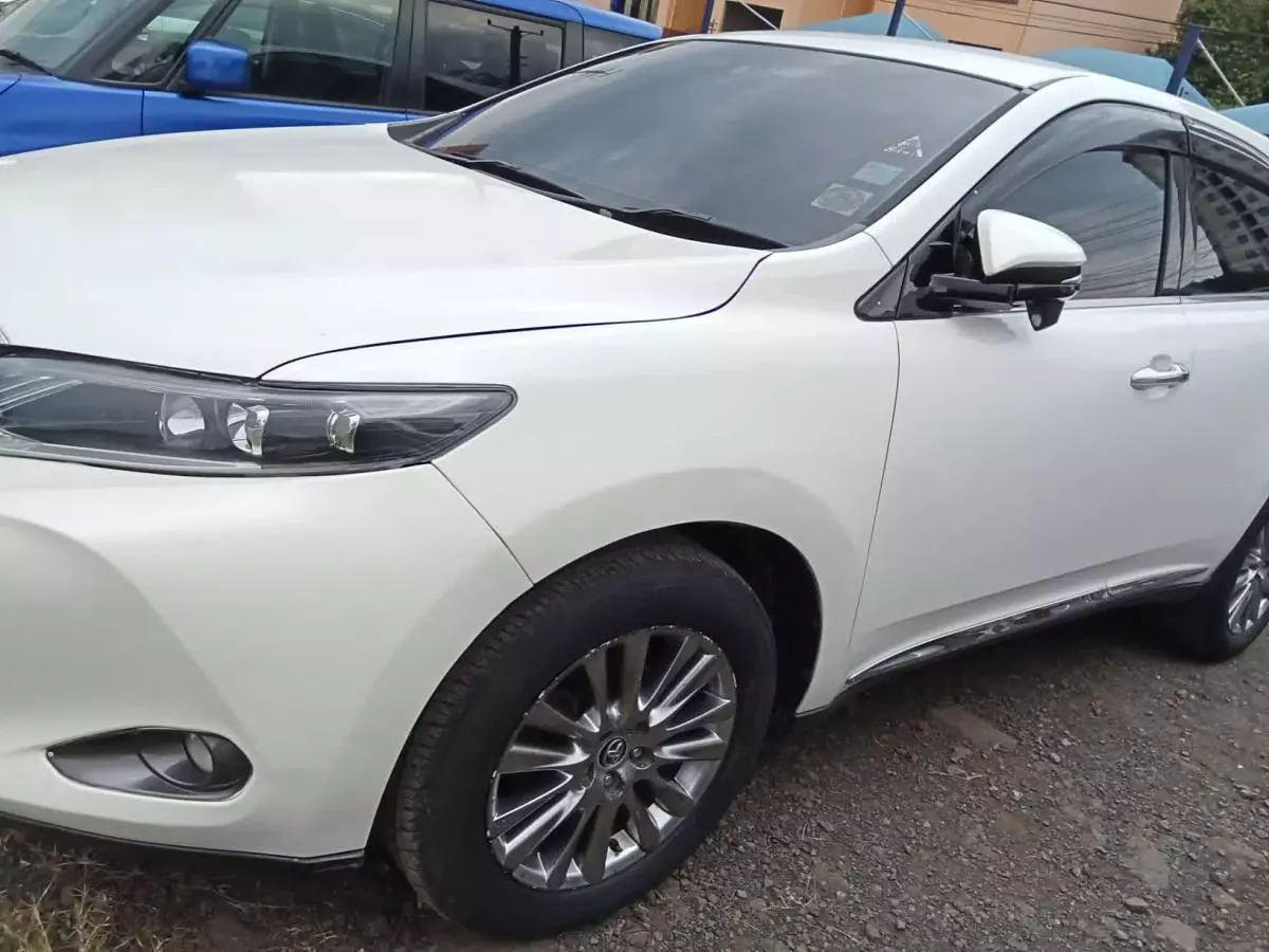 Toyota Harrier   - 2013