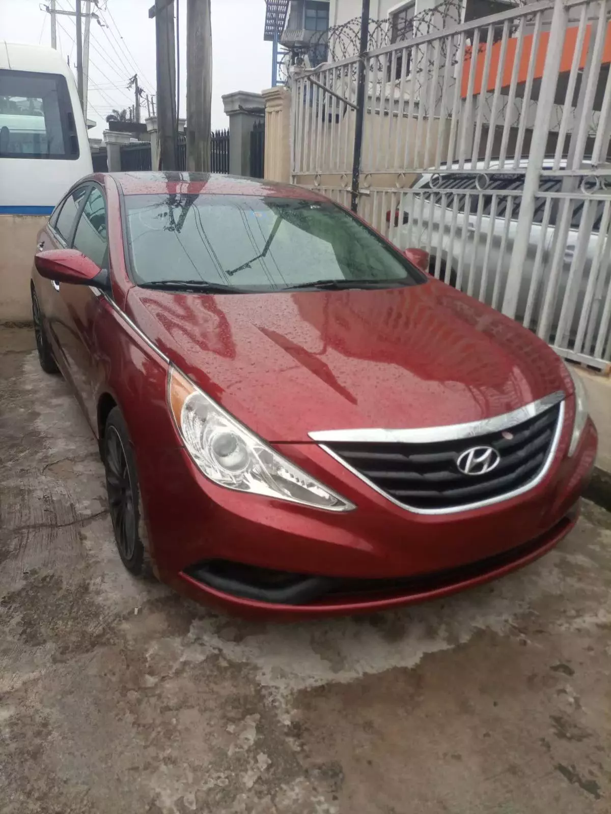 Hyundai Sonata   - 2012