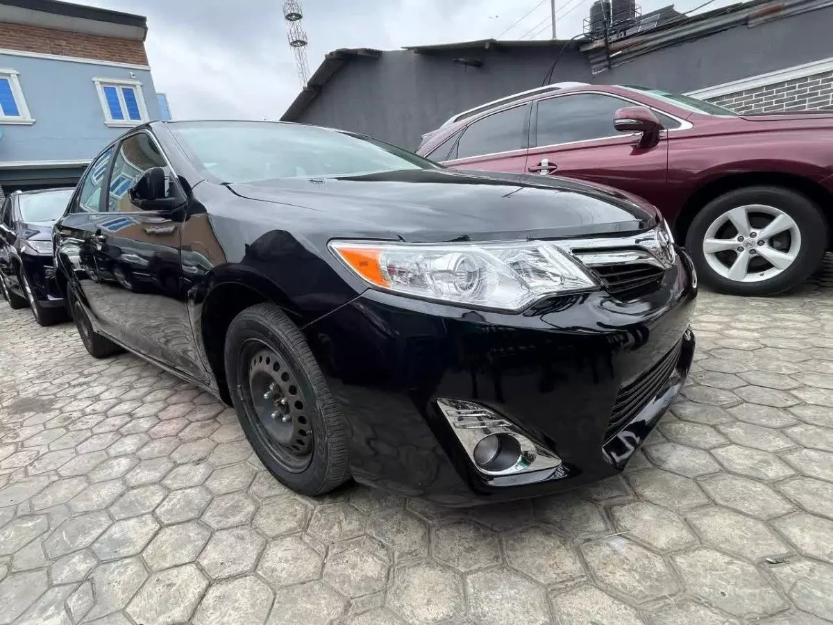 Toyota Camry   - 2012