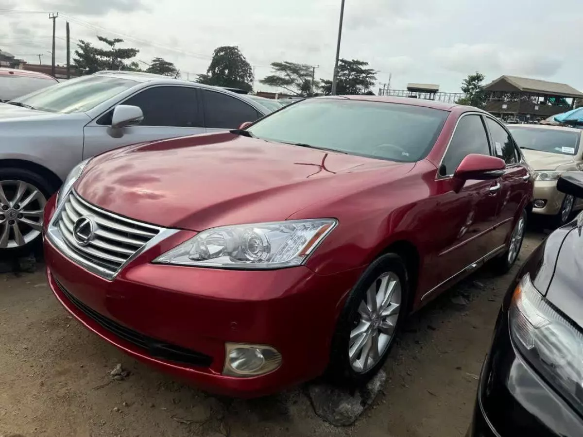 Lexus ES 350   - 2010