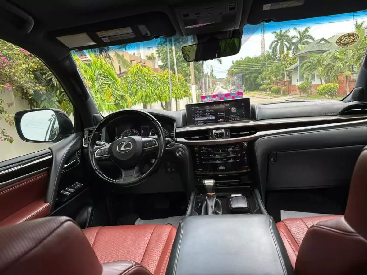 Lexus LX 570   - 2021