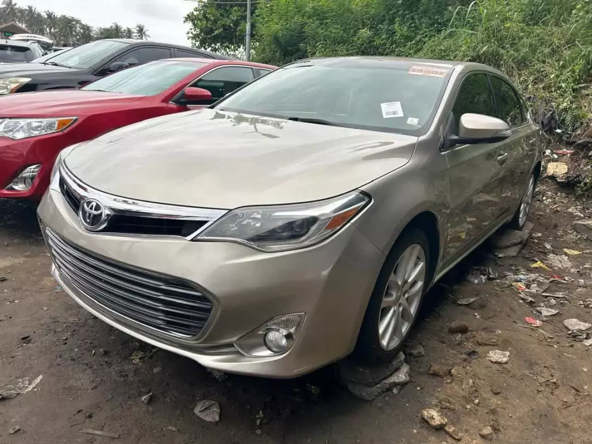 Toyota Avalon   - 2013