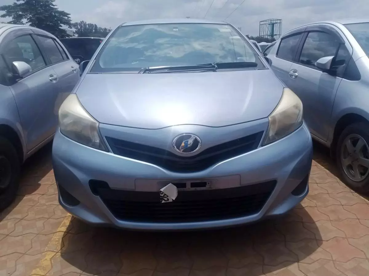 Toyota Vitz   - 2012