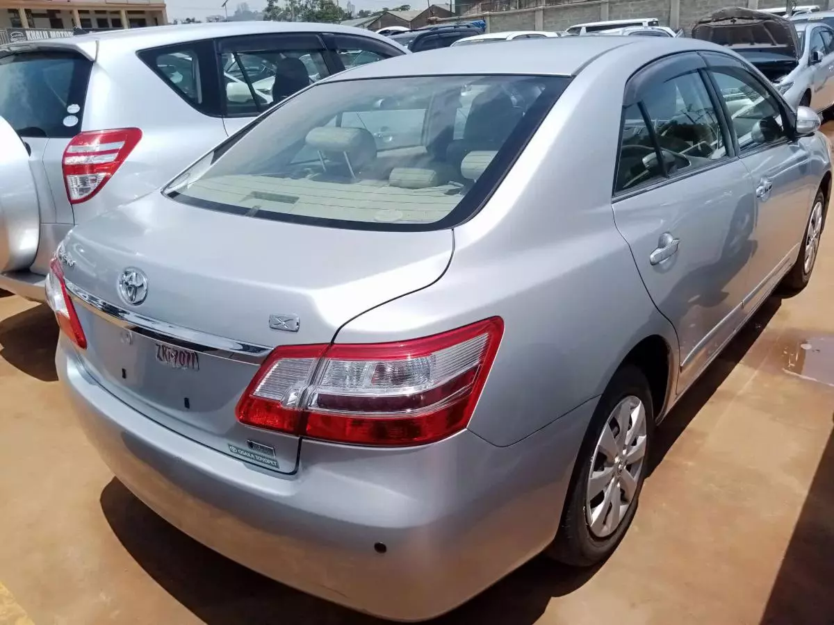 Toyota Premio    - 2012