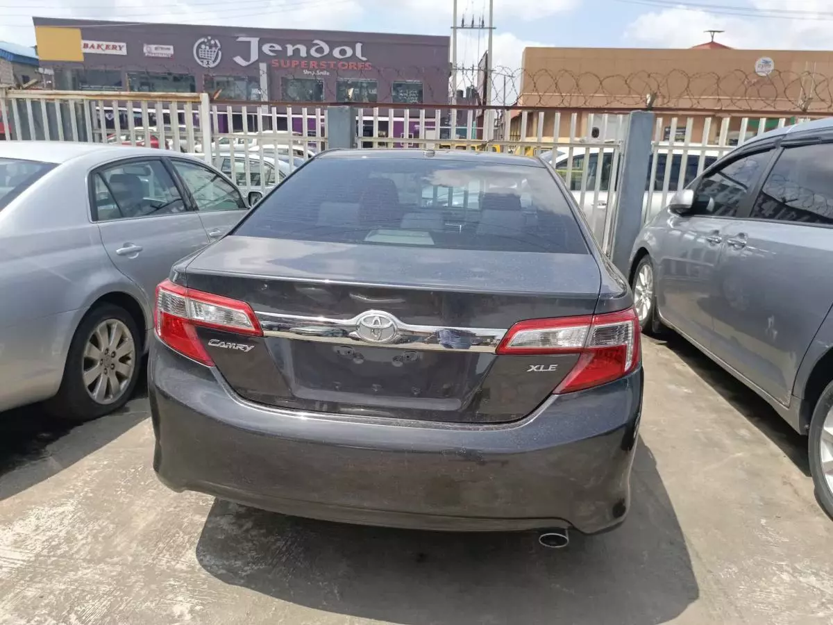 Toyota Camry   - 2014