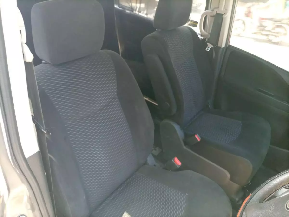 Nissan Serena - 2010