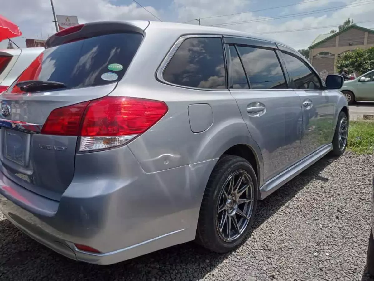 Subaru Outback   - 2013