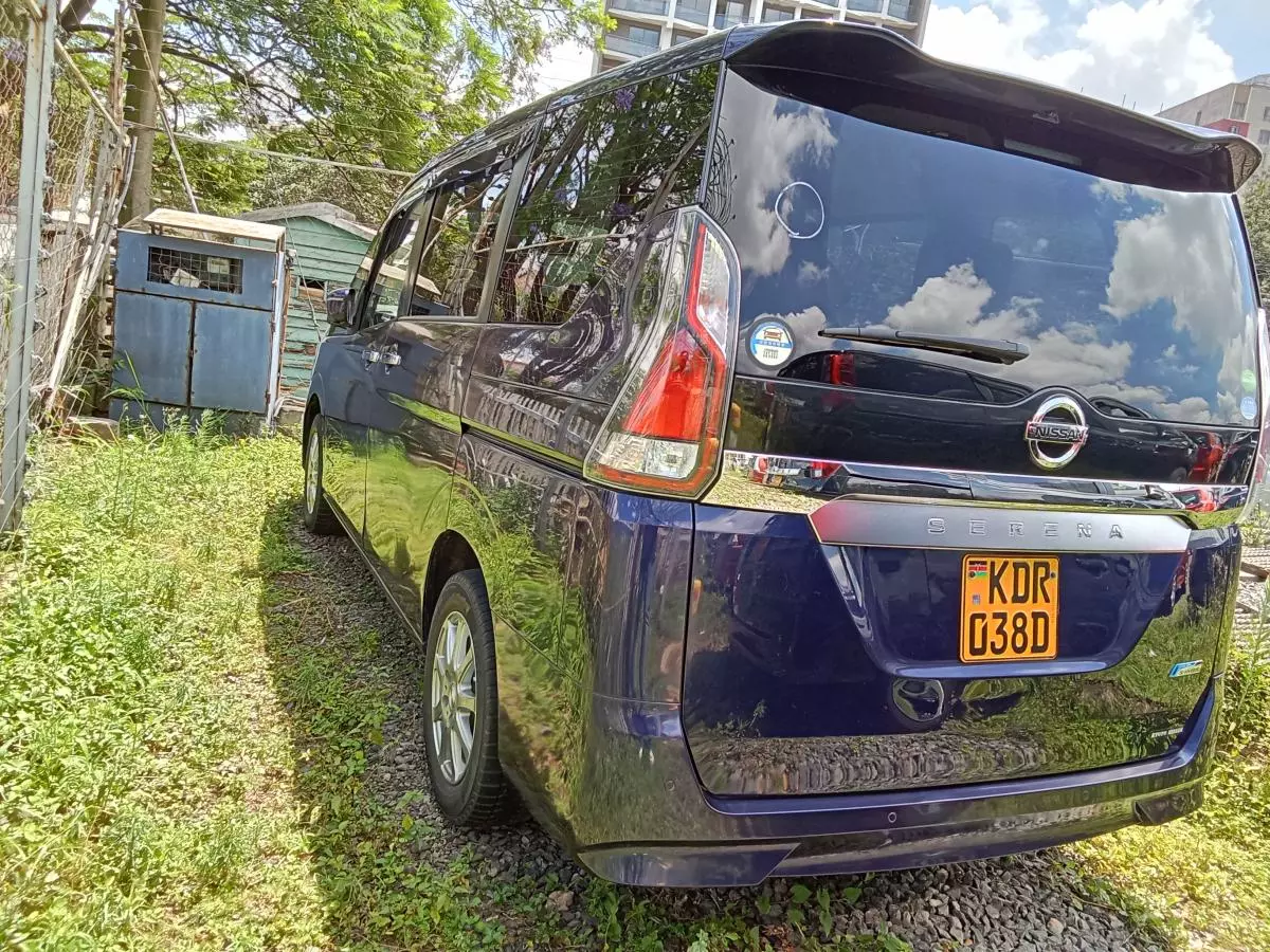 Nissan Serena   - 2017