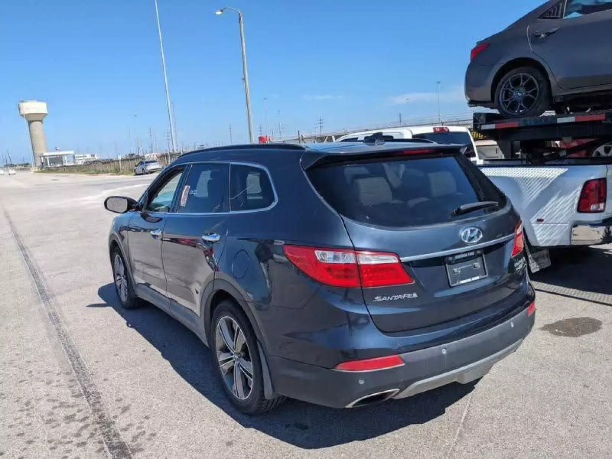 Hyundai Santa Fe   - 2015