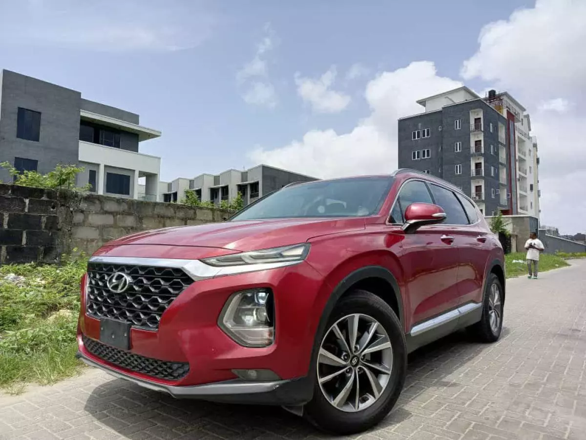 Hyundai Santa Fe   - 2019