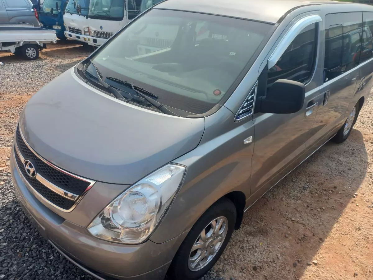 Hyundai H-1 Starex   - 2011