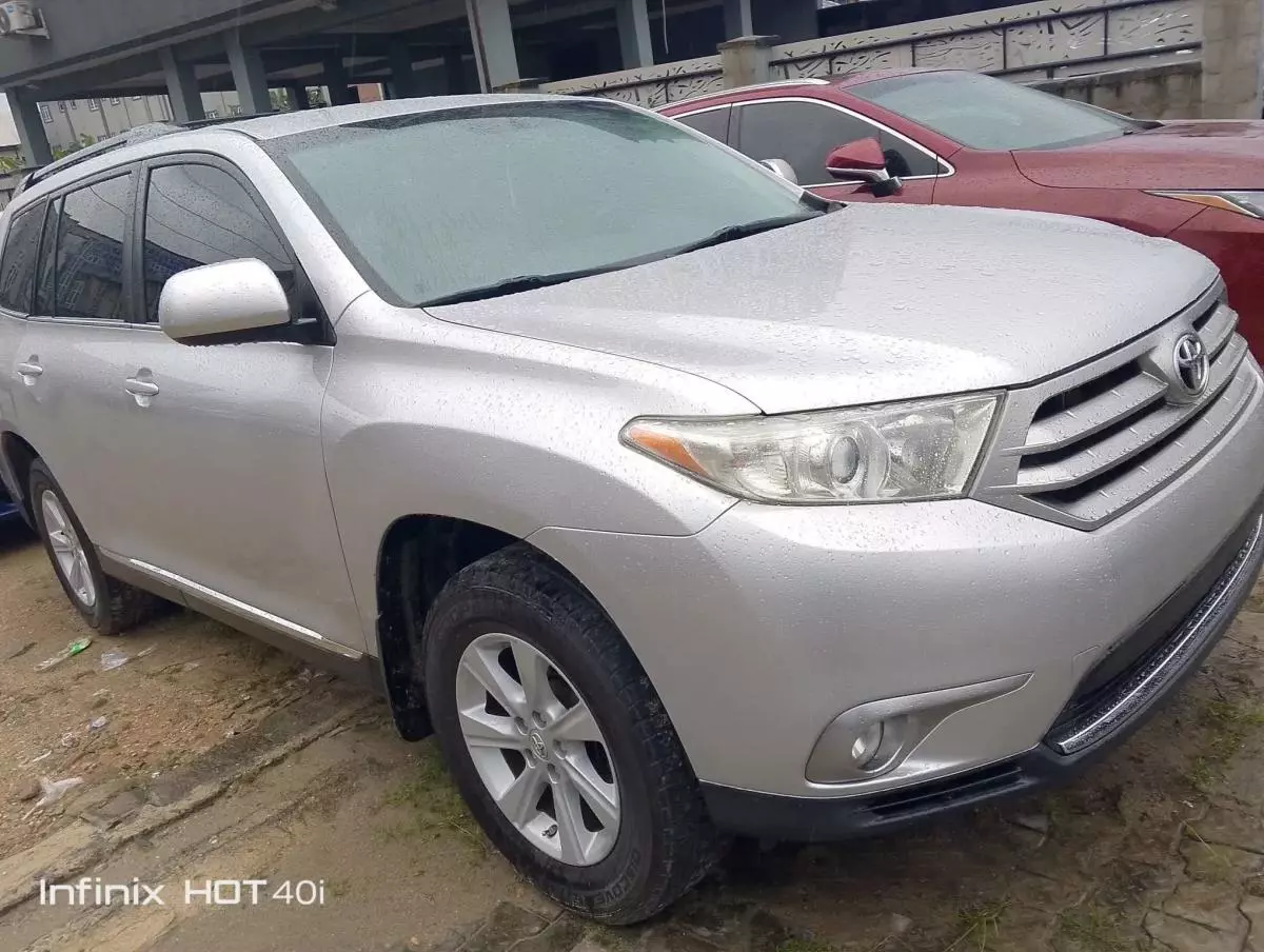 Toyota Highlander   - 2013