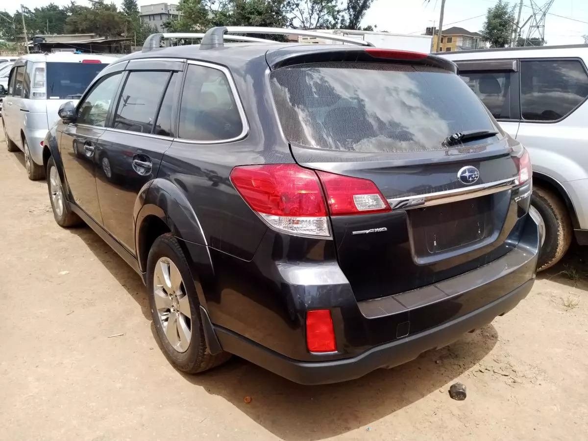 Subaru Outback   - 2011