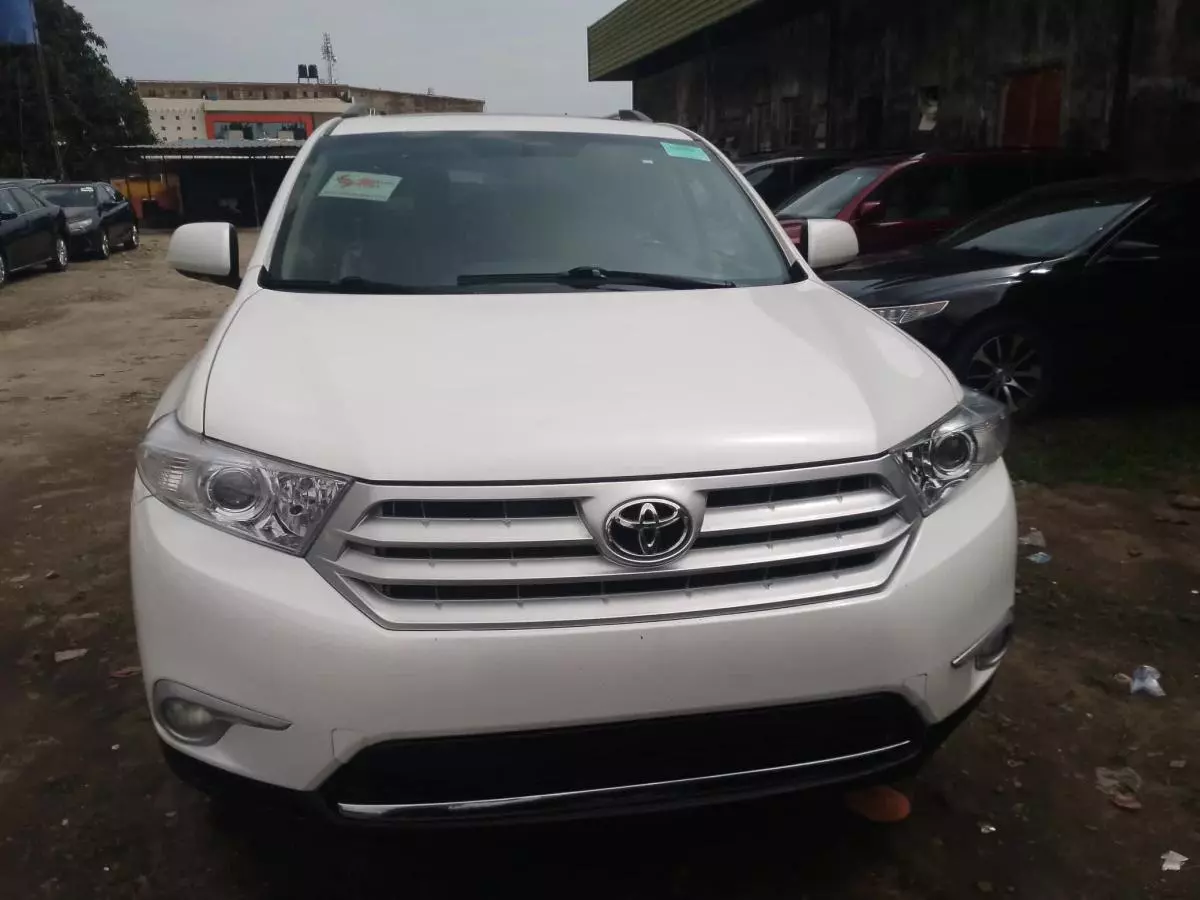 Toyota Highlander   - 2012