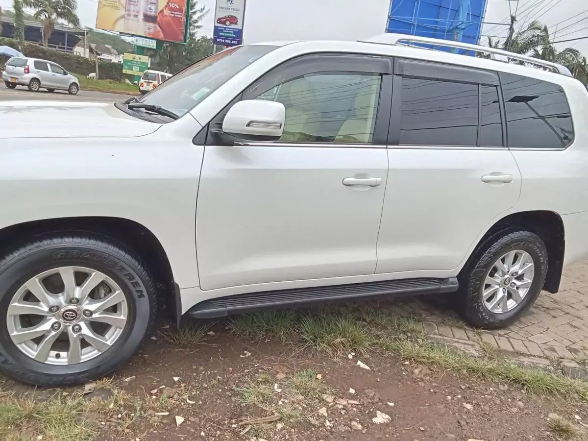 Toyota Land Cruiser V8   - 2016