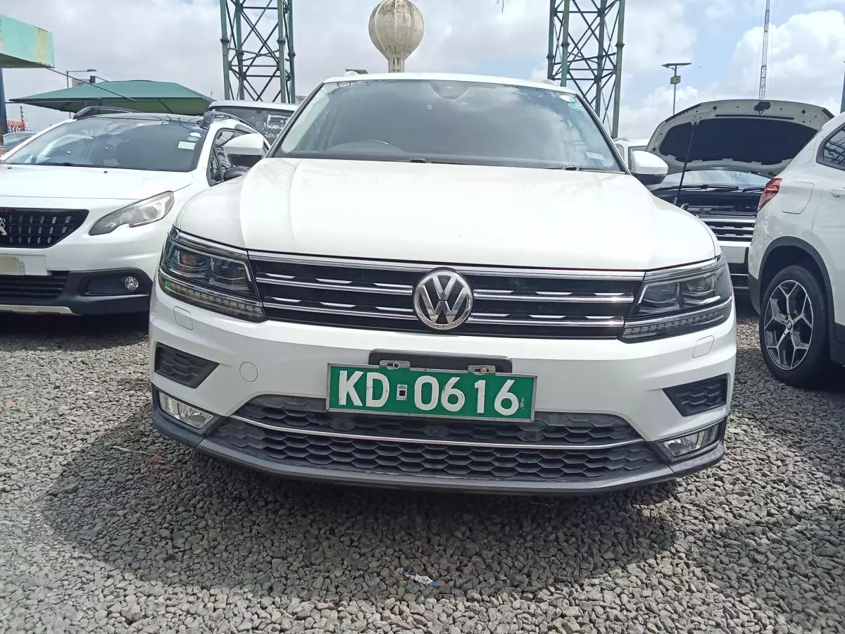 Volkswagen Tiguan   - 2017