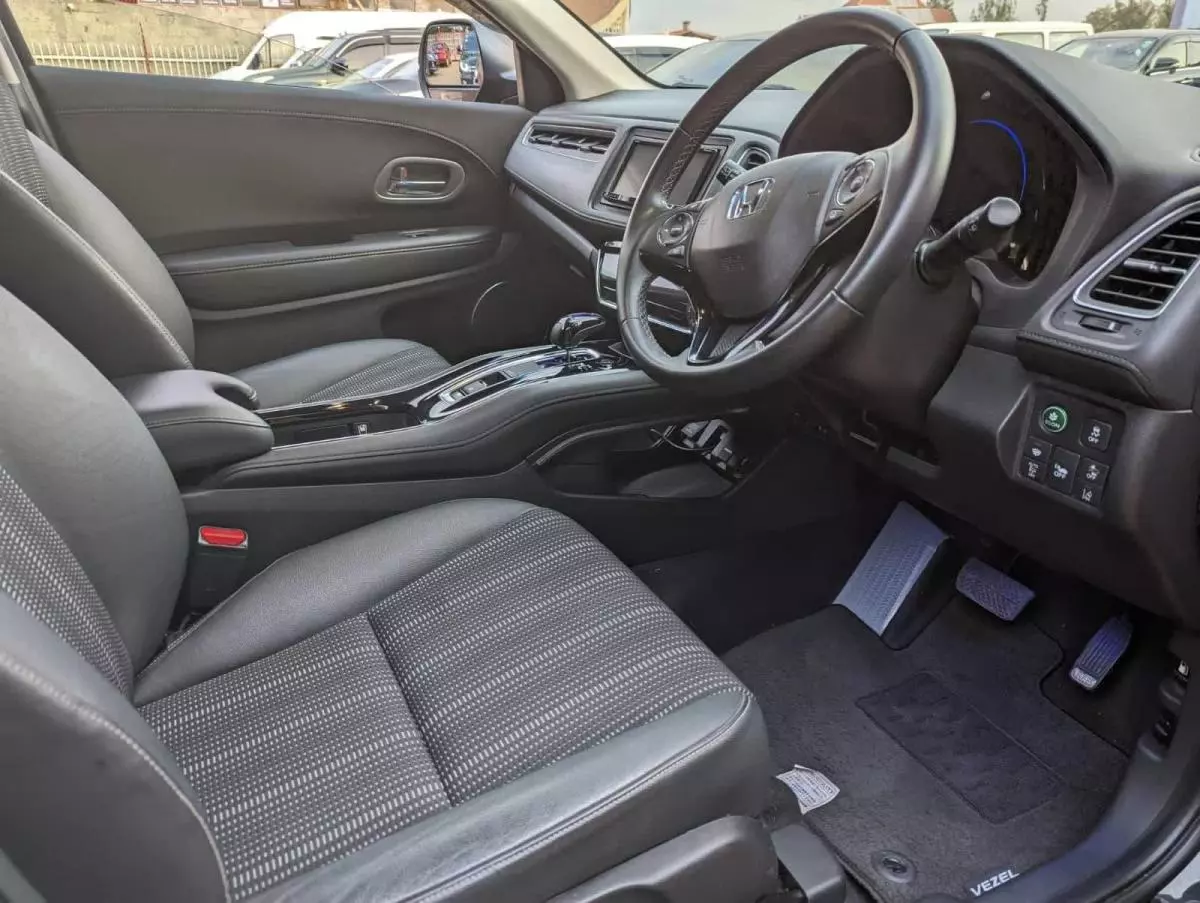 Honda Vezel    - 2016