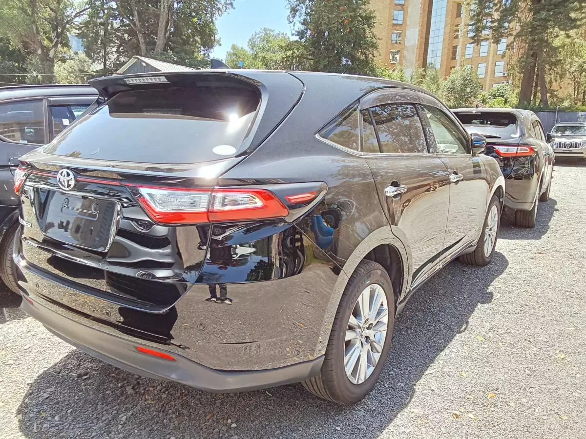 Toyota Harrier   - 2019